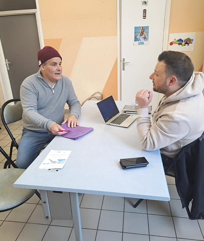 Echange entre deux personnes